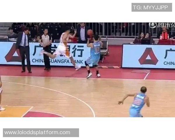 姚明在赛场上的激烈冲突瞬间动图集锦回顾与分析