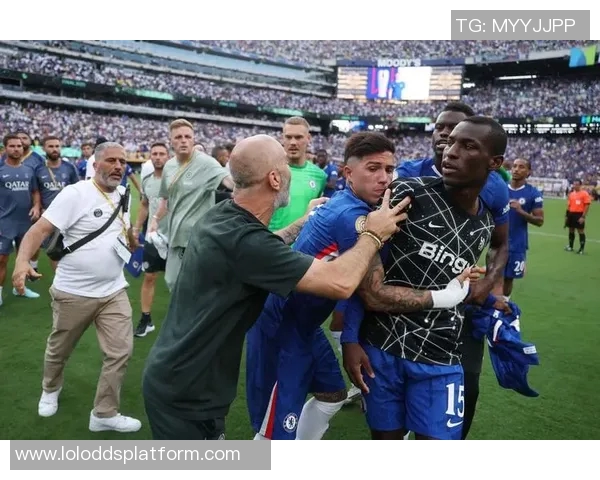 巴黎圣日耳曼逆转切尔西引发转会风波全场沸腾瞬间回顾