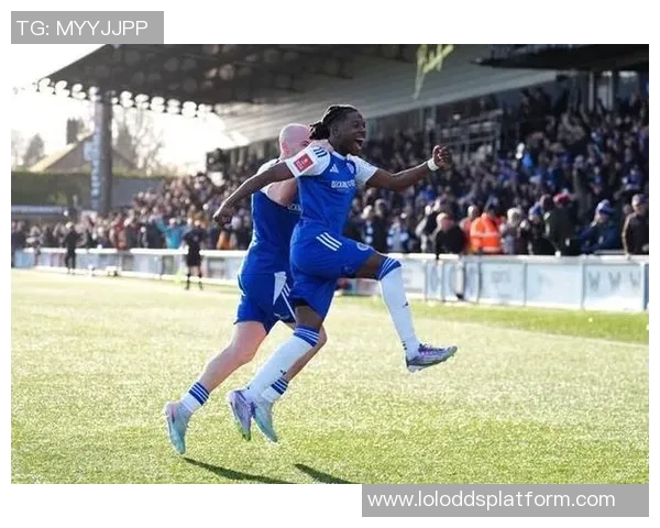 本菲卡大胜AC米兰5-0足总杯冷门引发全场轰动 本菲卡大胜AC米兰5-0足总杯冷门引发全场轰动