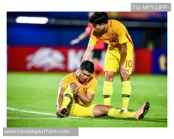 国王杯激战曼联逆转里昂绝杀瞬间引发争议判罚全场沸腾