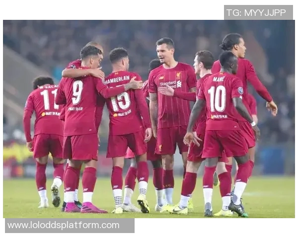 欧冠激战：利物浦逆转里昂红牌争议引发全场热议