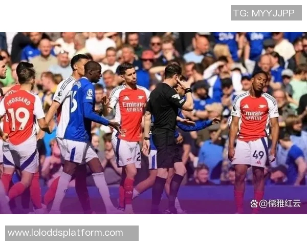 英超激战利物浦与阿森纳战成平局争议判罚引发全场热议 英超激战利物浦与阿森纳战成平局争议判罚引发全场热议